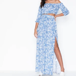 Blommigt set - Set från nelly som aldrig är andvänt