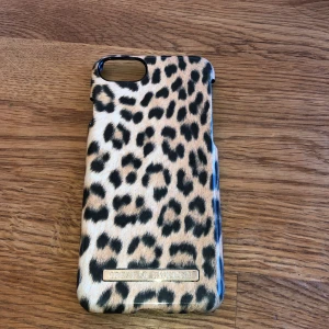 Ideal of Sweden 6/7/8 - Ett fint leopard skal från ideal of sweden som passar till iPhone 6/7/8, använt men i väldigt bra skick! 60 kr, frakt inräknad 