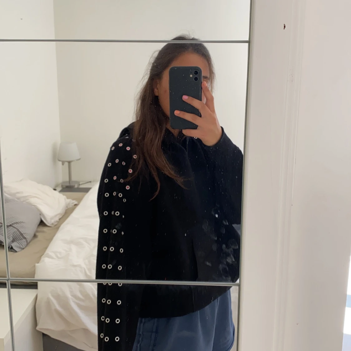 Svart Zarahoodie med detalj