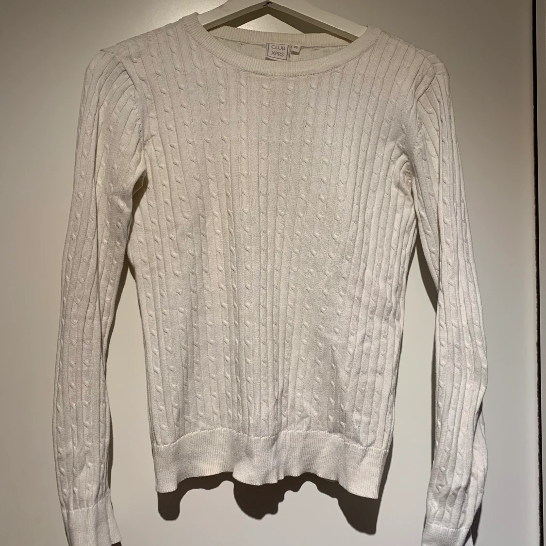 Vit kabelstickad tröja 