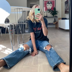 Jeans  - Jag är 1.62-1.64cm. Frakt tillkommer 63kr 