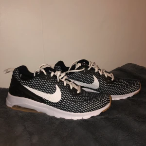 Nike thea,herr - Säljer mina helt nya nike skor