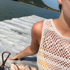 Strandtopp - Så fin stickad topp från PULL&BEAR i storlek M, perfekt till stranden🌼🌞 köparen står för frakt! 