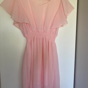 Rosa klänning - Rosa klänning, storlek xs, köparen står för frakt