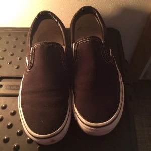  - Snygga Vans svarta i stl 37.
Väldigt bra skick.
