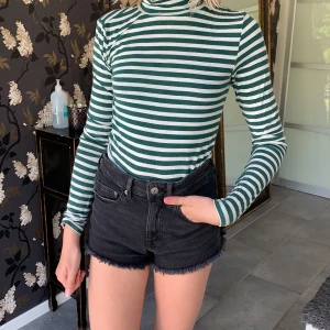 Grön vit randig tröja, lite använd - Grön vit långärmad tröja, storlek XS