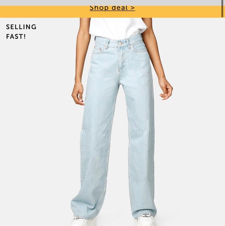 söker dessa jeans från Junkyard för ett bra pris + frakt och i bra skick. Jeans & Byxor.