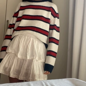 Stickad tröja - Superduper mysig stickad tröja, köp för ca 1 år sen men har nästan aldrig använt den. Den är i nyskick och perfekt för hösten!❤️💕frakt tillkommer