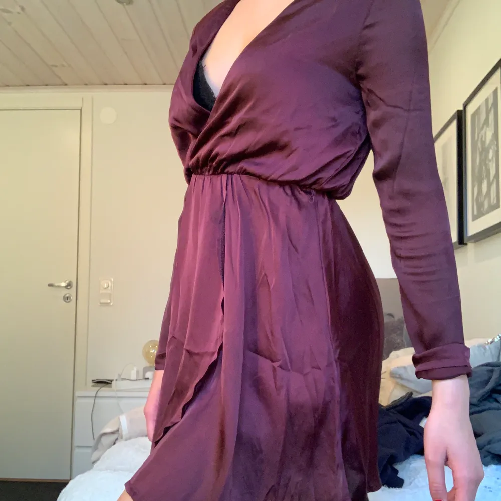 Vinröd supersöt klänning. Stl S. Klänningar.