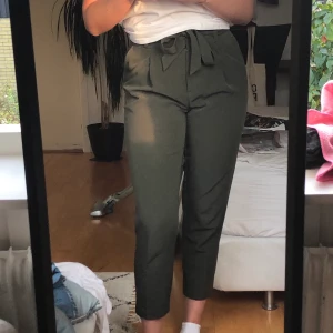 Kostymbyxor - Snygga kostymbyxor från märket new look. Säljer pga ingen användning! Köpare står för frakten:) storlek 38 men passar även en 40!