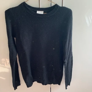 Svart stickad tröja från Vila i stl M👚👚💓💓 - Svart stickad tröja från Vila i stl M👚👚💓💓 OBS!! Frakt ingår ej!!💓💓 
