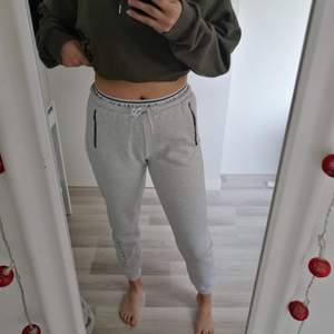 Nike pastel best sale colorblock joggers