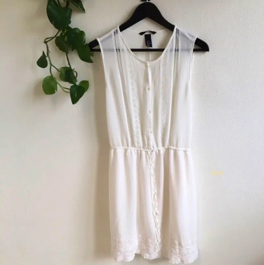 Vit tunn sommarklänning - 91