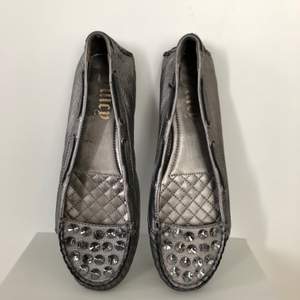 Silver leather flat shoes with crystals. Looks great with jeans