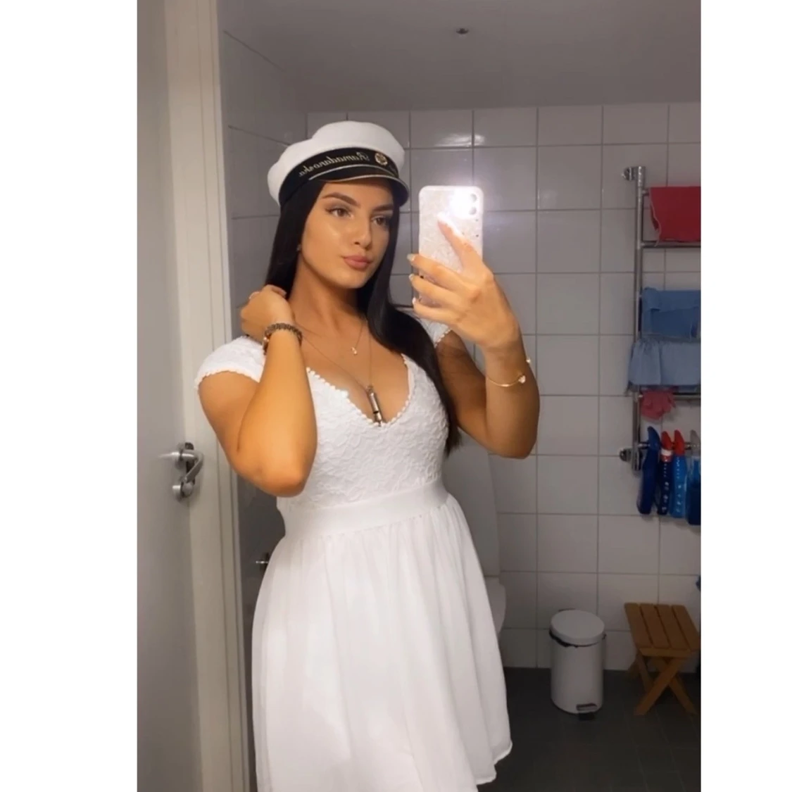 Vit skitsnygg klänning