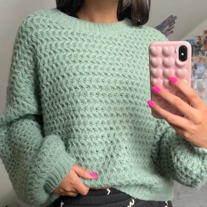 Grön stickad tröja - 💚Stickad tröja från vero moda💚 använd några få ggr. Storlek M🧚🏼 frakt tillkommer