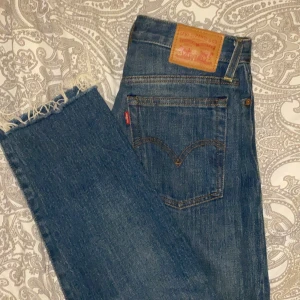 Levis - Levis jeans med slit längst ner