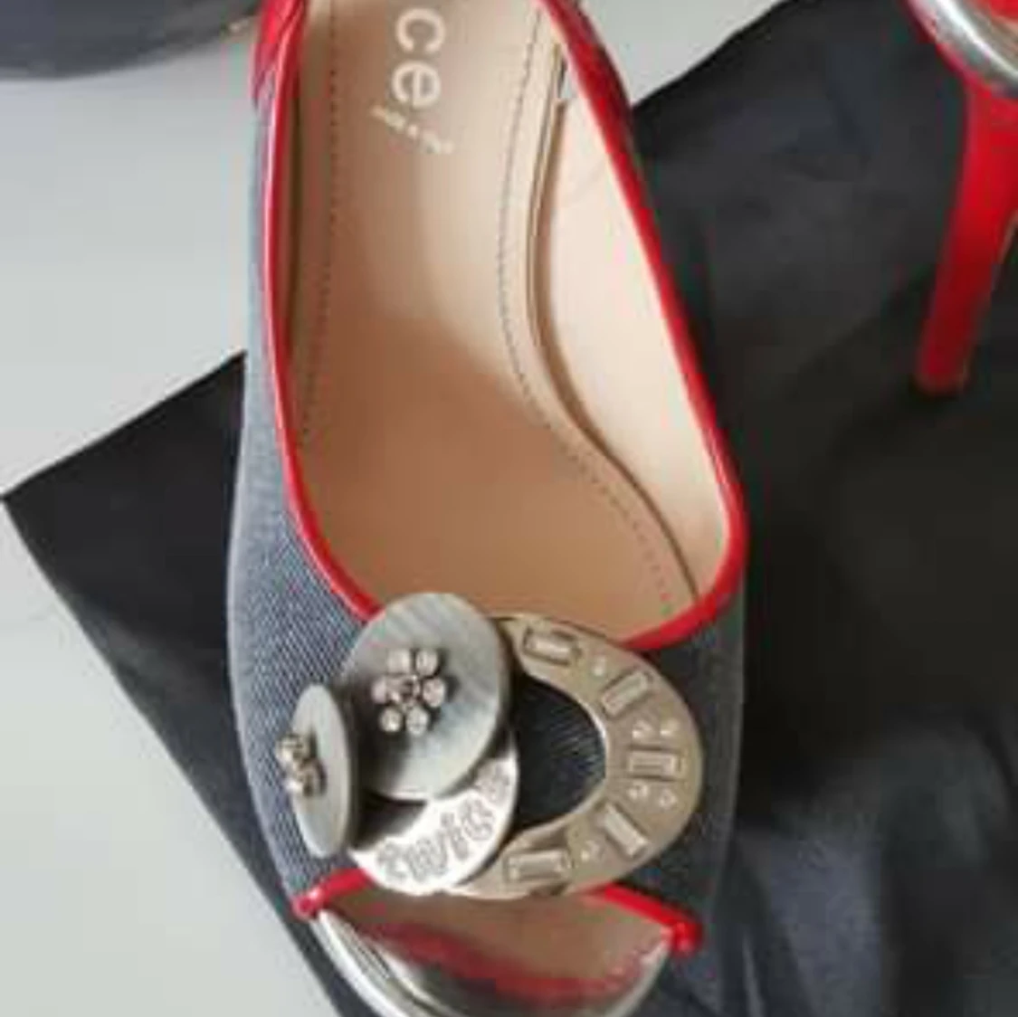 Helt nya heels m dustbag - 91