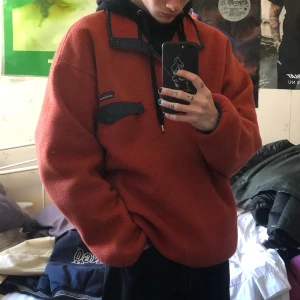 Patagonia jacka - Skön jacka från Patagonia av ull, köpt second hand. Super mysig att ha nu under hösttiden. Storlek L. Kan mötas upp i City eller Söder.