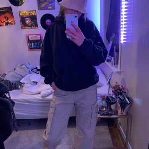 Jeans  - Säljer ett par as feta vintage byxor! Dom kommer tyvärr inte till användning längre! Men så sköna och varma!!!!