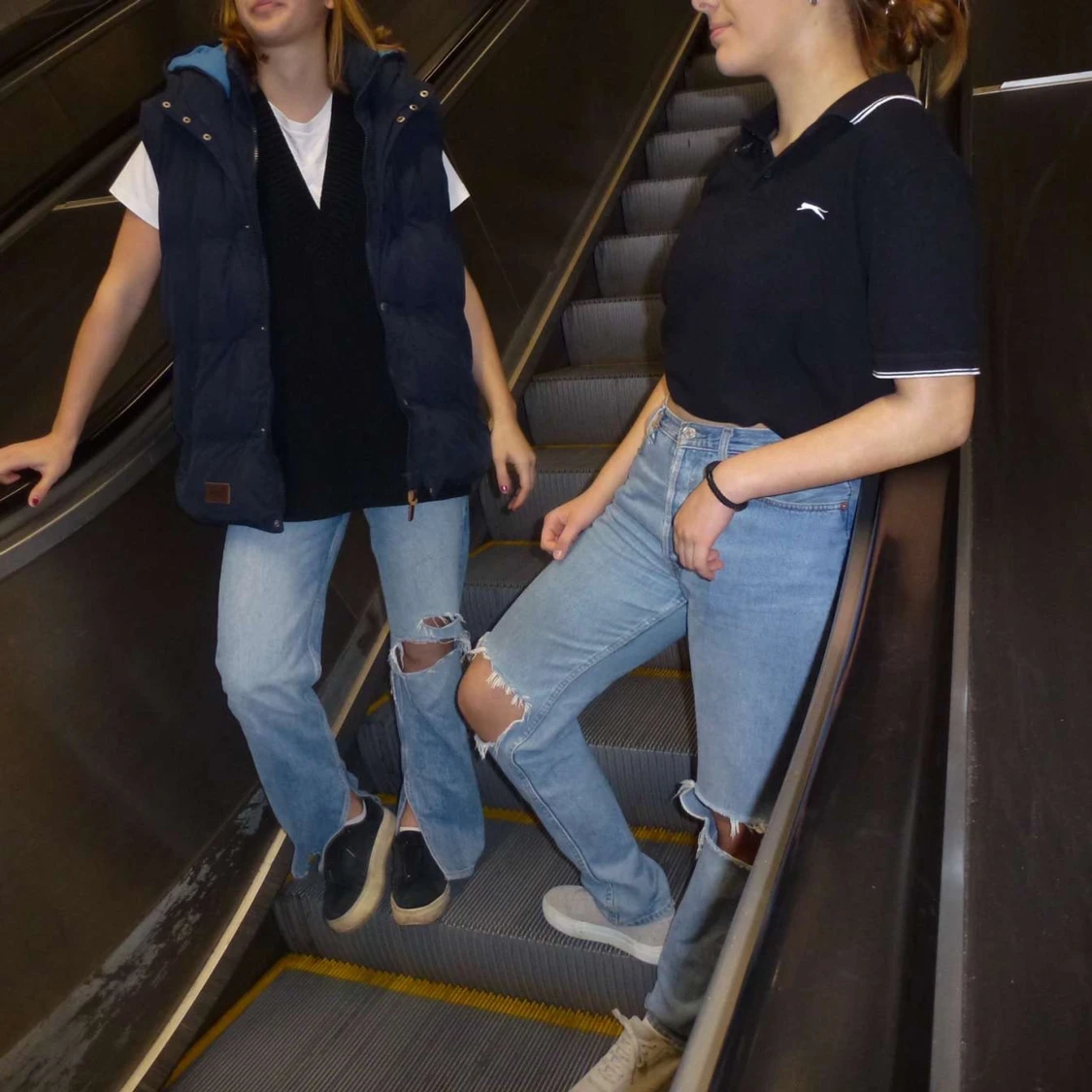 #10 MÖRKBLÅ VÄST - 90