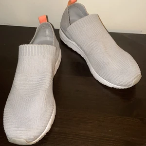 Skor - Använt ett par gånger på gymmet