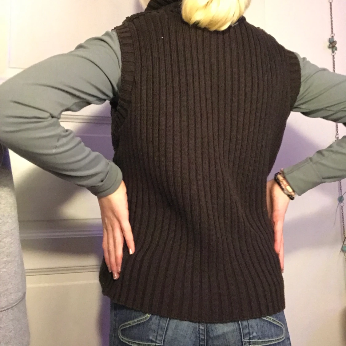 En brun lurvig väst - 90