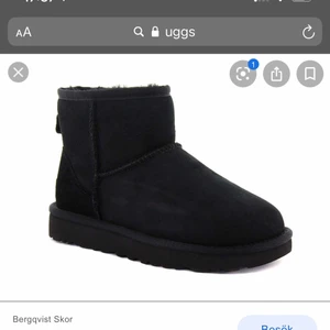 Uggs - Kollar intresset på mina svarta låga uggs, strl 37 och är i bra skick! Bilder på mina går att fås om så önskas, köpta nya för 2000kr 