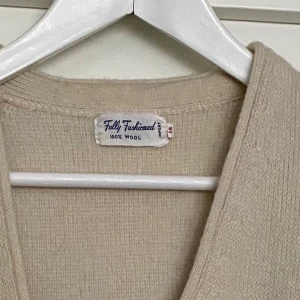 Stickad väst i bomull - Beige stickad väst. Vintage, strl One size. Exkl frakt