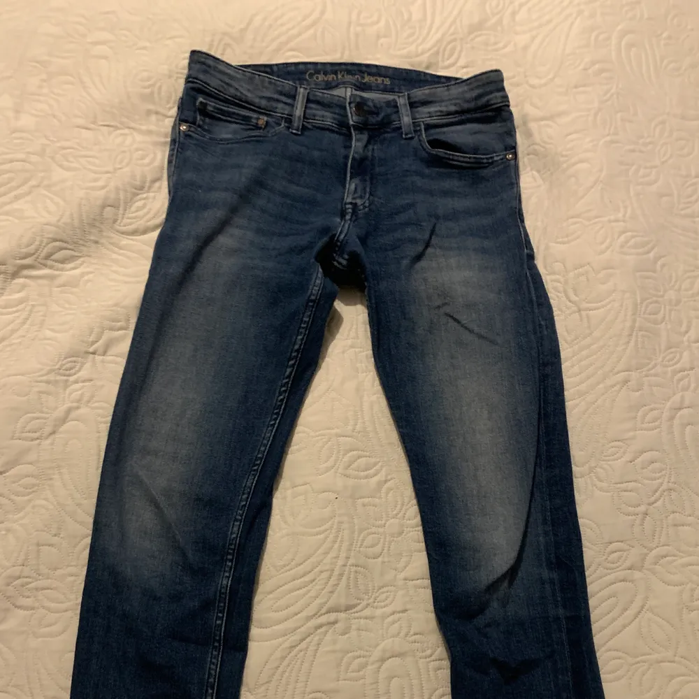 Typ - skinny jeans  Storlek - W30 L34 Märke - Calvin Klein Skick - Bra. Jeans & Byxor.