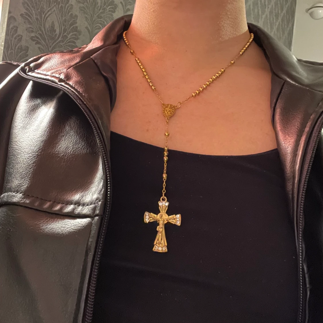 Guldfärgat halsband