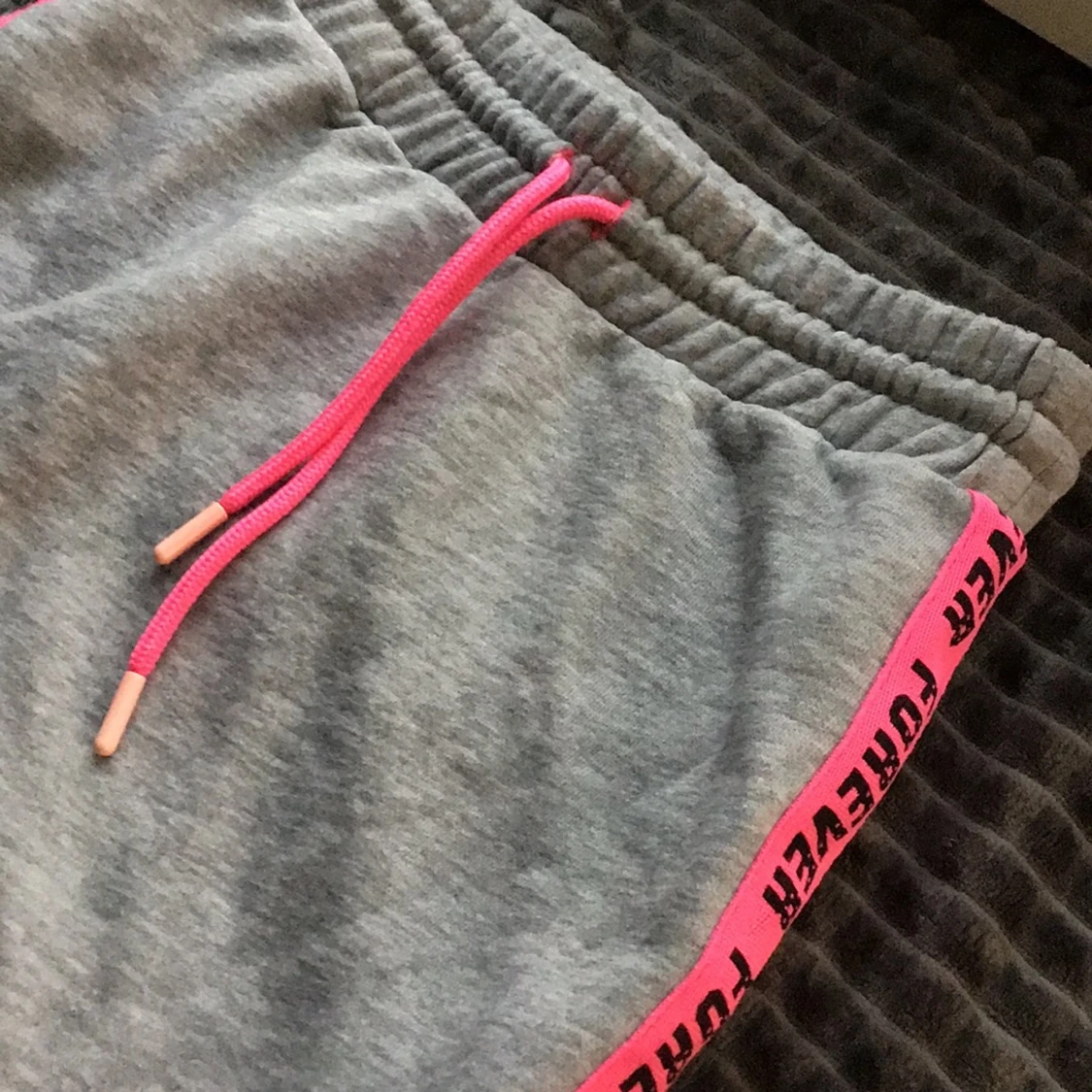 Grå kjol med neon - 90