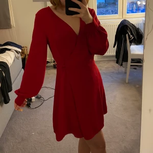 Superfin Julklänning 🥰 - Använd få gånger då den är för stor! Går att stylea på många sätt ❤️