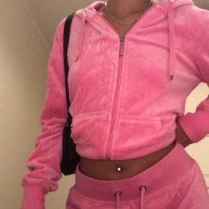 Rosa velour dress - Rosa mysig Juicy couture inspirerat set i storlek S, kan säljas separat! Använd endast en gång, inga skador 