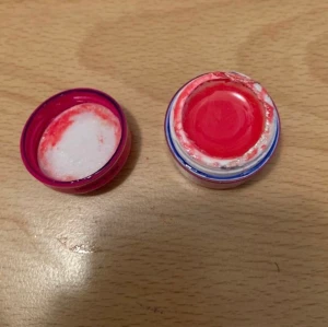 Gellack - Base one - Gellack i en rosa/orange färg.