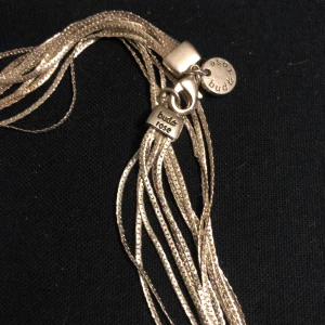 bud to rose halsband - Bär det långt eller kort. Snyggt halsband