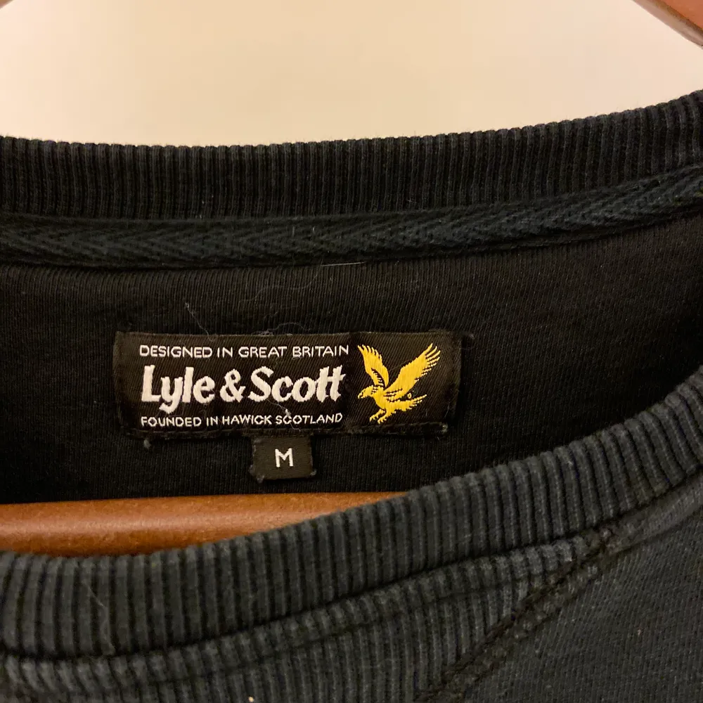 Lyle&scott sweatshirt köpt begagnad i bra skick.. Tröjor & Koftor.
