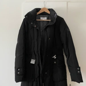 Jacka  - Superskön jacka från Calvinklein som är sparsamt använd! Köparen står för frakten🥰