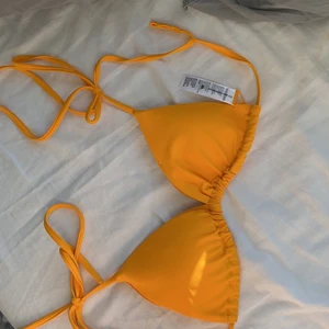 Bikini  - Skit najs gul bikini ifrån bikbok inhandlad förra året! Aldrig använd då den va för liten! 