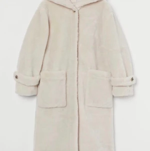 HM fuskpäls kappa storlek M - Storlek M Jättebra skick!