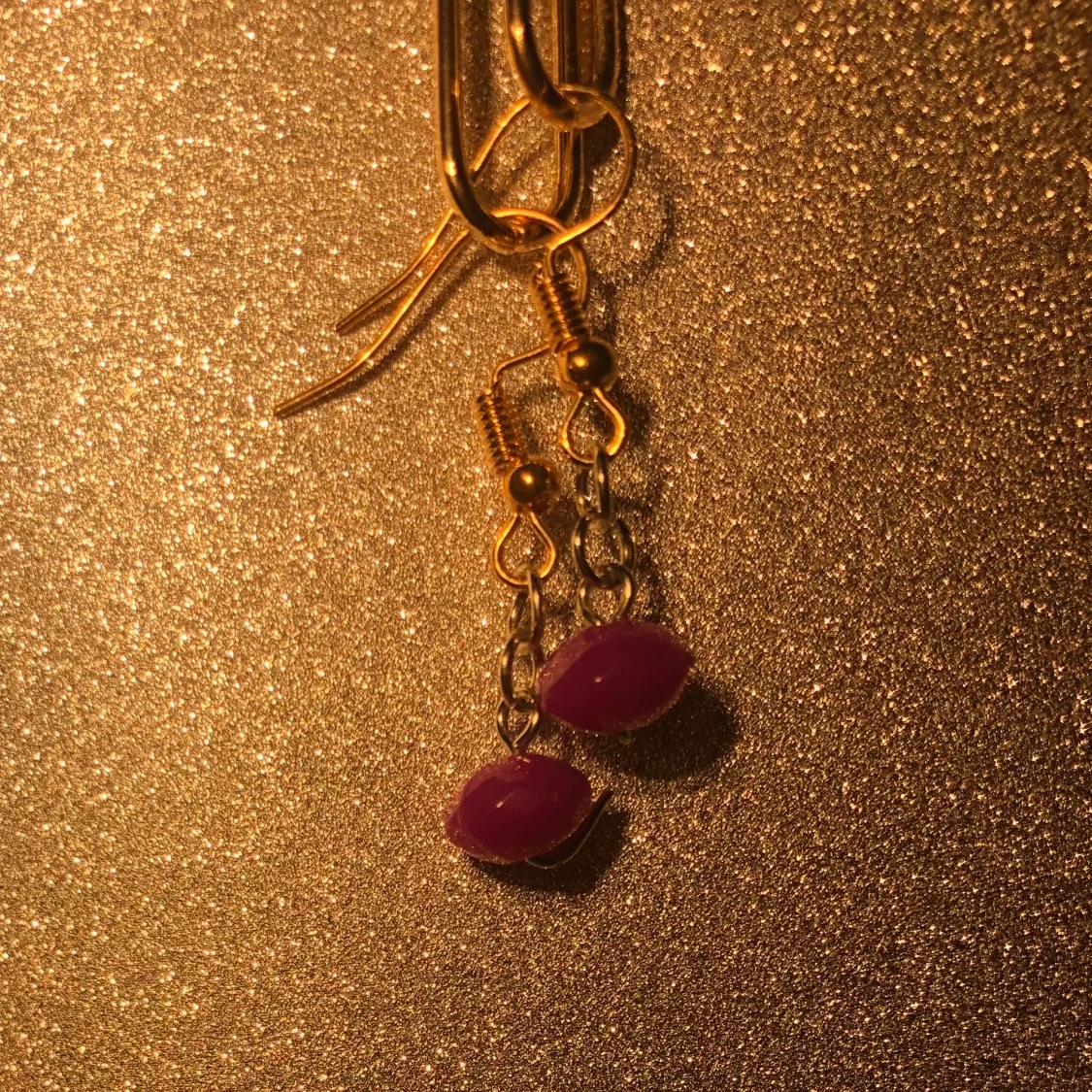 Små handgjorda pärlörhängen 