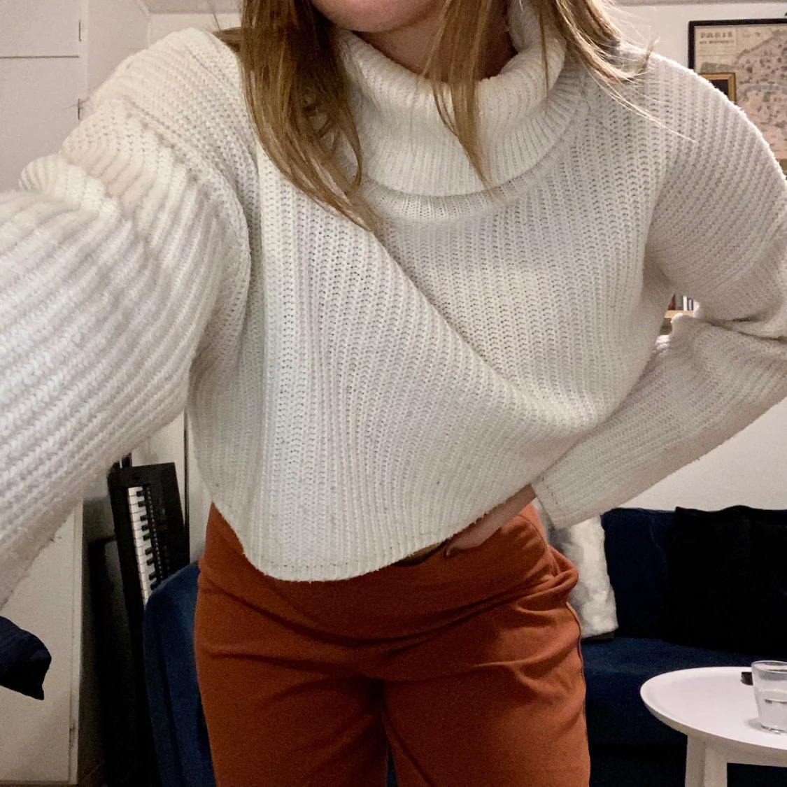 Vit stickad polotröja