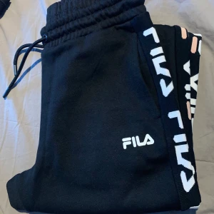mjukisbyxa - Oanvända FILA mjukisar