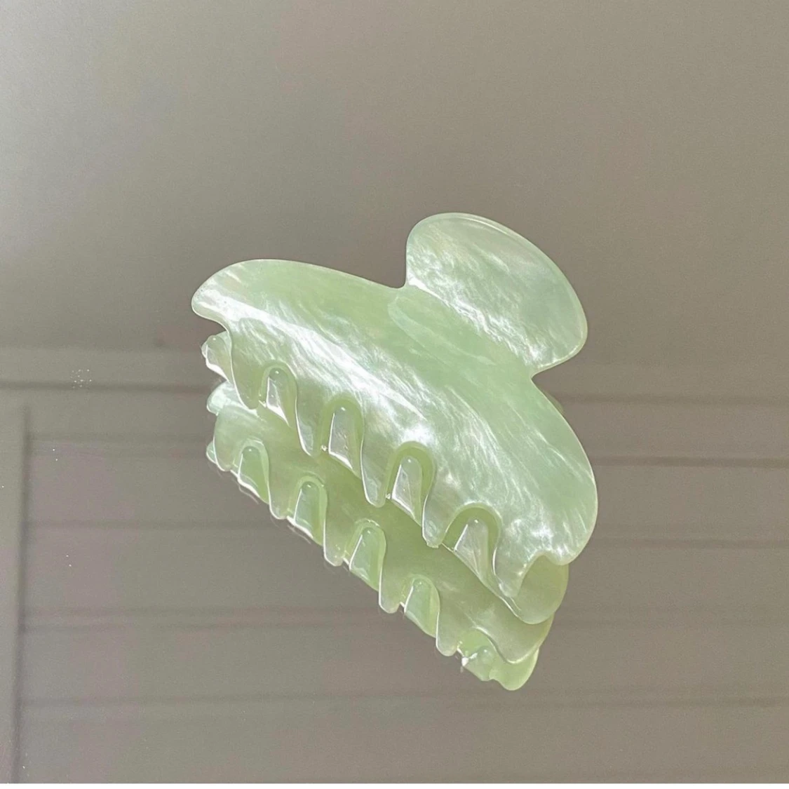 Grön hårklämma med stickers från CLIX UF - 91