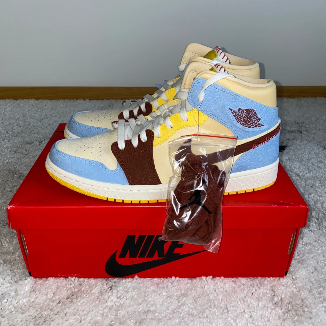 Jordan 1 Mid SE Fearless Maison Chateau Rouge - 90