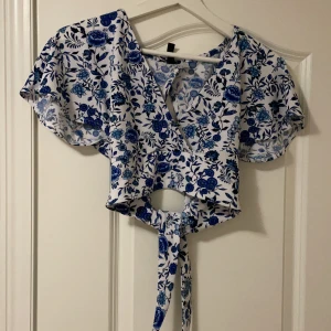 Topp - Öppen rygg topp från hm aldrig använd 