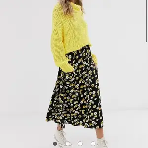 Jättefin somrig kjol köpt från asos för 410kr inför midsommar. Väldigt flowy och skön och har fickor!! Perfekt för sommaren. 