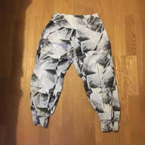  - Sweaty Betty brand cropped sweat pants. Super soft lovely fabric. 