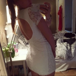  - SÅ fin klänning från Nelly! Använd en gång på skolavslutning för tre år sen hehe! Tror inte den finns kvar men köpte den för 499 :- 