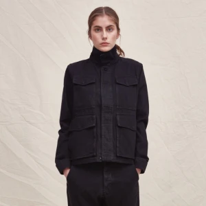  - Jätte snygg jacka ifrån Adnym Atelier. Använd en gång. Nypris: 2500kr. Önskar att jag hade passat i den stilen mer, då skulle jag haft kvar den.  Jag kan mötas upp i Göteborg men kan även skicka varan, men då står köparen för frakten.  Säljer MASSOR av grejer nu så kika gärna in på vad jag mer säljer! 🌸  Förlåt för dåliga bilder! Min kamera har svårt att fokusera så har använt framkameran på mobilen på vissa bilder! 